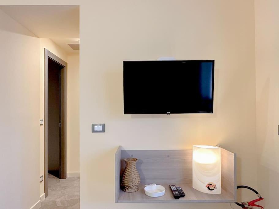 Free Parking Suite Con Wifi - Netflix - Ac Diano San Pietro Bagian luar foto