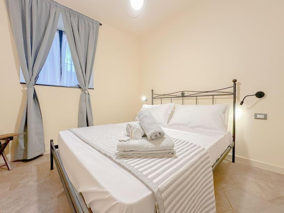 Free Parking Suite Con Wifi - Netflix - Ac Diano San Pietro Bagian luar foto