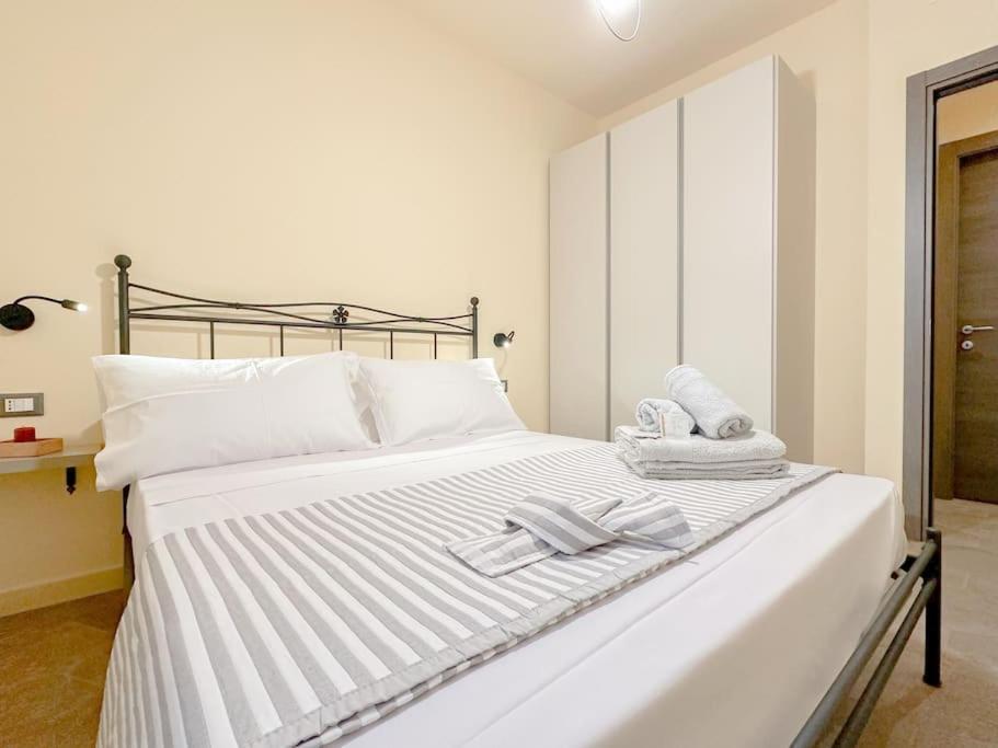 Free Parking Suite Con Wifi - Netflix - Ac Diano San Pietro Bagian luar foto